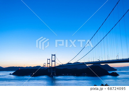 来島海峡に昇る朝陽 来島海峡に昇る朝陽 68724095