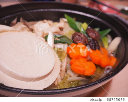 ストーブで煎餅汁 68725076