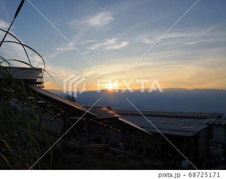 ほったらかし温泉から見る朝日 ほったらかし温泉から見る朝日 68725171
