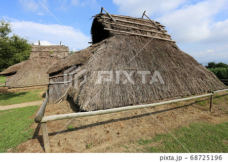 長野県歴史館 科野のムラ 復元古墳時代住居の写真素材 [68725196] - PIXTA