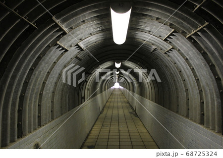 歩行者専用トンネル 内部 横浜市 神奈川県の写真素材 [68725324