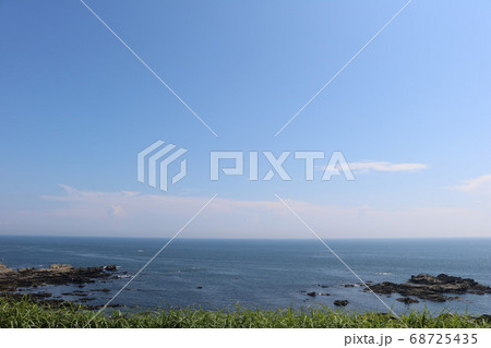 神奈川県三浦半島の南端にある城ヶ島にあるみはらし広場からの眺め 神奈川県三浦半島の南端にある城ヶ島にあるみはらし広場からの眺め 68725435