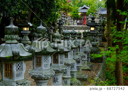 歌姫神社の灯籠(奈良県奈良市) 歌姫神社の灯籠(奈良県奈良市) 68727542