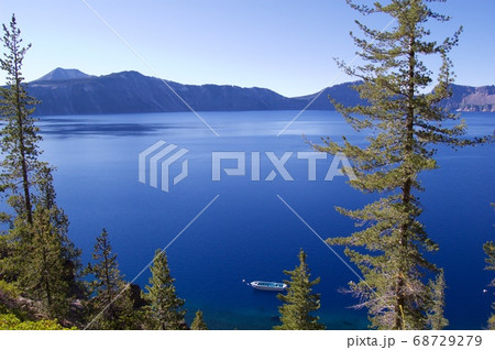 クレーターレイク国立公園　ドライブ　アメリカ 68729279