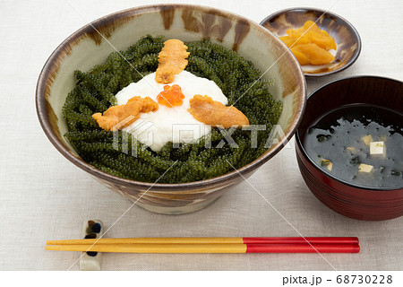 海ぶどう丼定食　アーサー汁　漬物 68730228
