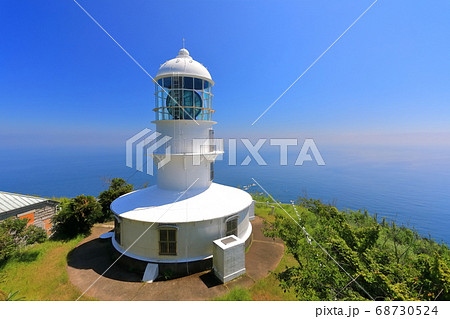 【高知県】晴天下の室戸岬灯台 【高知県】晴天下の室戸岬灯台 68730524
