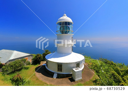【高知県】晴天下の室戸岬灯台 【高知県】晴天下の室戸岬灯台 68730529