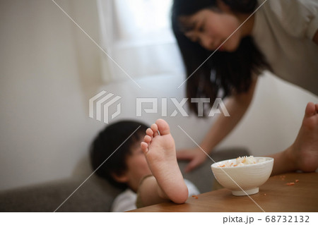 お行儀の悪い男の子 お行儀の悪い男の子 68732132