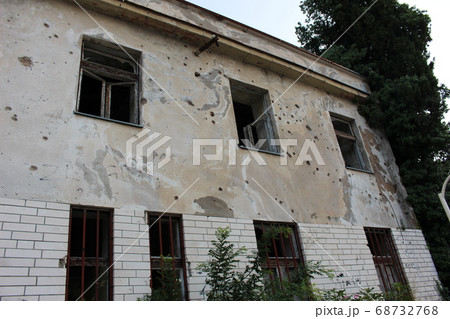 紛争の後の建物 紛争の後の建物 68732768