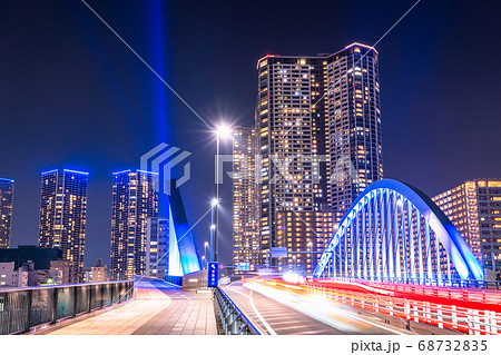 《東京都》築地大橋とタワーマンションの夜景・中央区ベイエリア 《東京都》築地大橋とタワーマンションの夜景・中央区ベイエリア 68732835