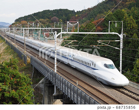 関ケ原を走る新幹線N700A 68735856