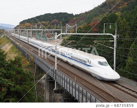 関ケ原を走る新幹線N700A 関ケ原を走る新幹線N700A 68735859