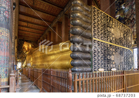 タイの有名寺院ワットポーの涅槃仏 68737203