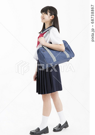 笑顔の女子中学生 68738867