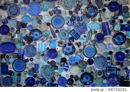 Crockery Ceramic as the wall decoration 68739282
