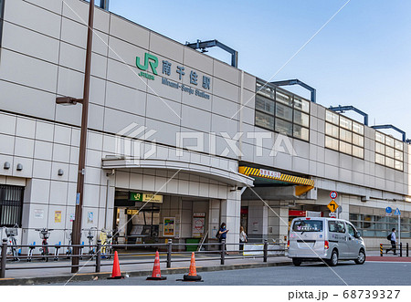 駅前風景　南千住駅 68739327