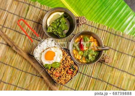ガパオライス タイ料理 Phad Bai Gaprao Gai Sap Thai dish ガパオライス タイ料理 Phad Bai Gaprao Gai Sap Thai dish 68739888