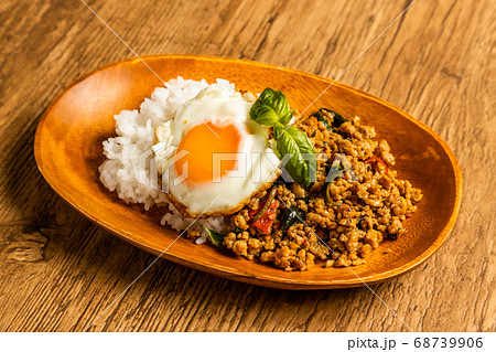 ガパオライス タイ料理  Phad Bai Gaprao Gai Sap Thai dish ガパオライス タイ料理  Phad Bai Gaprao Gai Sap Thai dish 68739906