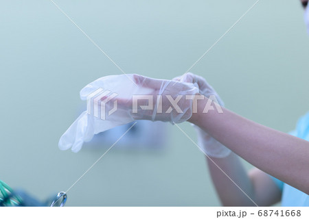 病院の医療従事者 68741668