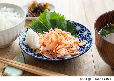 釜揚げ桜えびとご飯 68743304