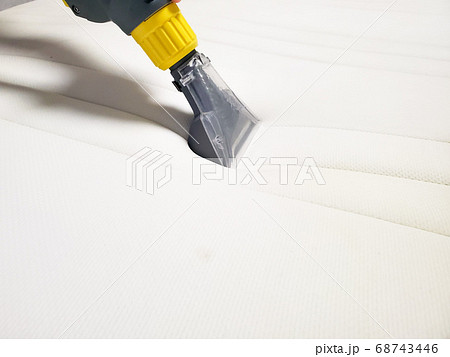 cleaning company cleans the mattress. General cleaning of the mattress cleaning company cleans the mattress. General cleaning of the mattress 68743446