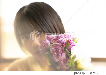 花と女性のポートレート 花と女性のポートレート 68753908