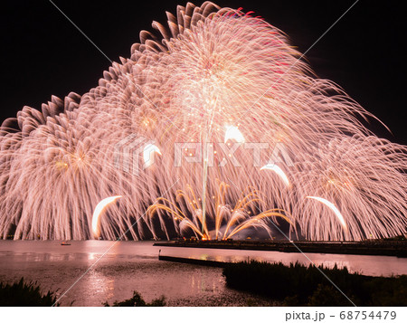 8月滋賀・長浜　北びわ湖大花火大会 68754479