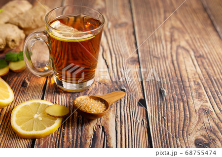Lemon ginner tea with sliced fresh lemon and honey 68755474