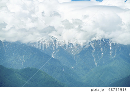 長野県上伊那郡中川村　陣馬形山からの伊那谷の景色 68755913