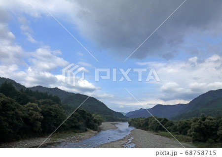 真夏の大空と伊南川の清流 福島県只見町 真夏の大空と伊南川の清流 福島県只見町 68758715