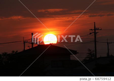 夜明けの日の出 68759412