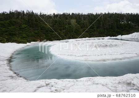 春の八幡平 鏡沼のドラゴンアイ 春の八幡平 鏡沼のドラゴンアイ 68762510