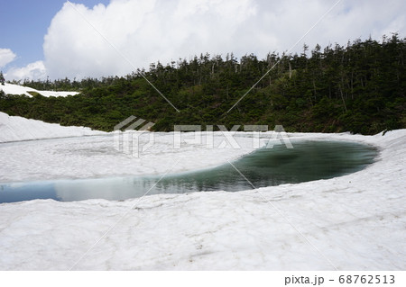 春の八幡平 鏡沼のドラゴンアイ 春の八幡平 鏡沼のドラゴンアイ 68762513
