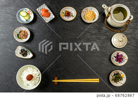 お茶漬けセット bowl of rice soaked in hot green tea お茶漬けセット bowl of rice soaked in hot green tea 68762867