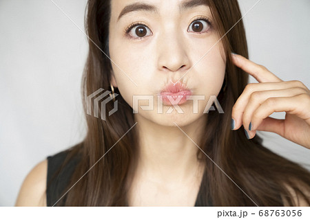 女性のポートレート 68763056