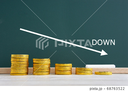 お金に関する減少イメージ 68763522