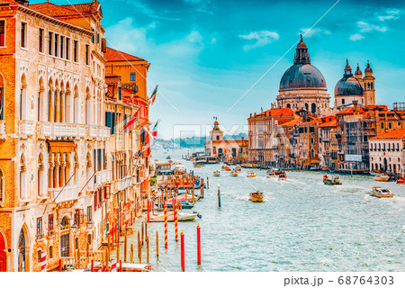 Views of the most beautiful canal of Venice - 68764303