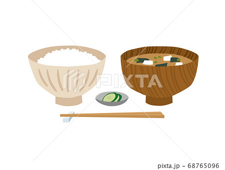 日本の朝ごはん（ごはん、みそ汁、きゅうりの漬け物） 68765096