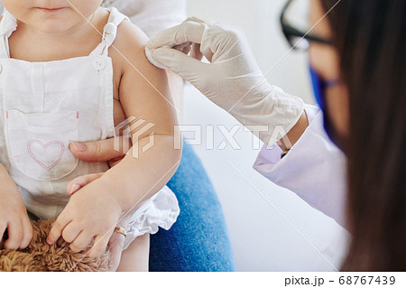 Flu or coronavirus vaccine 68767439