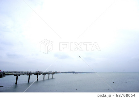 瀬長島 ウミカジテラス 那覇空港 飛行機 着陸 瀬長島 ウミカジテラス 那覇空港 飛行機 着陸 68768054