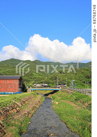 佐渡ヶ島の山風景、夏の川 佐渡ヶ島の山風景、夏の川 68768748