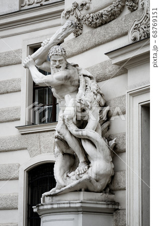 Vienna, detail fo Hofburg Palace Vienna, detail fo Hofburg Palace 68769151