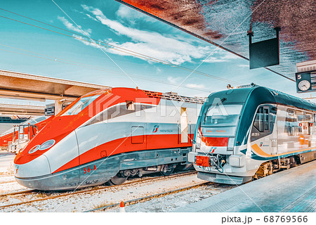 VENICE, ITALY - MAY 13, 2017 VENICE, ITALY - MAY 13, 2017 68769566