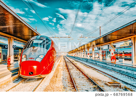 VENICE, ITALY - MAY 13, 2017 VENICE, ITALY - MAY 13, 2017 68769568