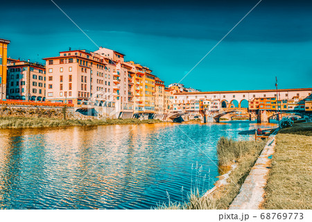 Ponte Vecchio is a bridge in Florence, located at 68769773