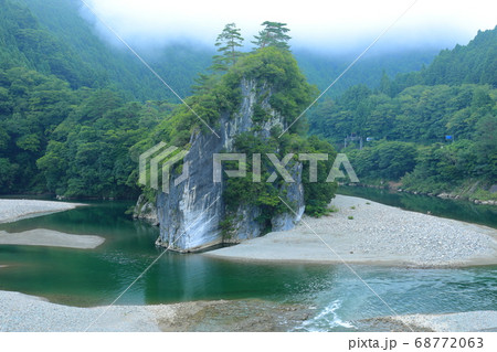 【愛媛県】霧に包まれた御三戸嶽 【愛媛県】霧に包まれた御三戸嶽 68772063