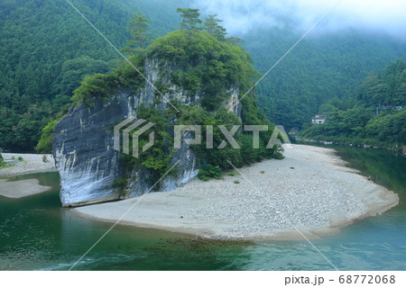 【愛媛県】霧に包まれた御三戸嶽 68772068