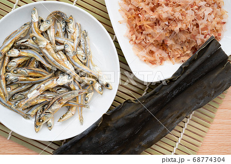 煮干し　鰹節　昆布 68774304