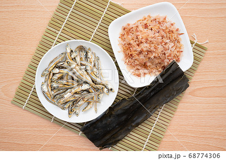 煮干し 鰹節 昆布 煮干し 鰹節 昆布 68774306