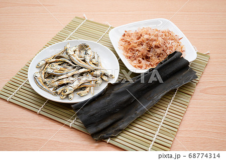 煮干し 鰹節 昆布 煮干し 鰹節 昆布 68774314